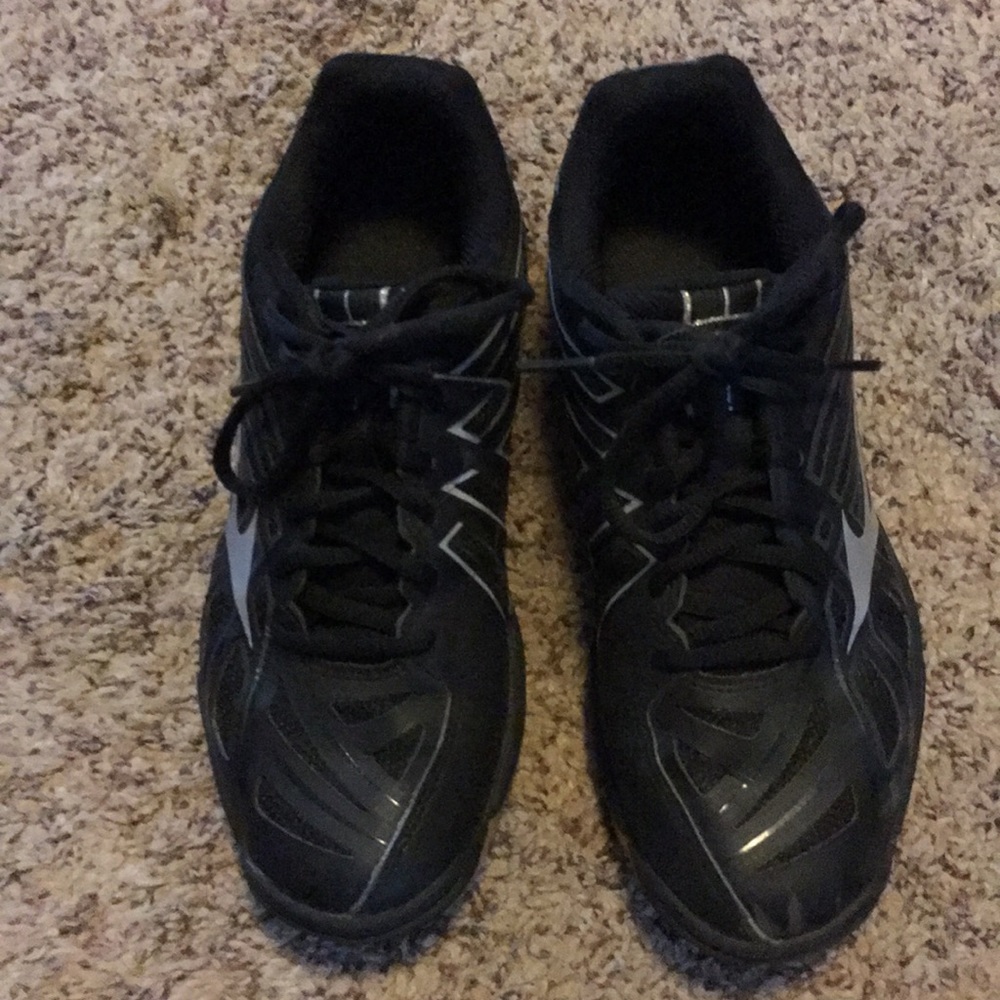 Mizuno tennis shoes
